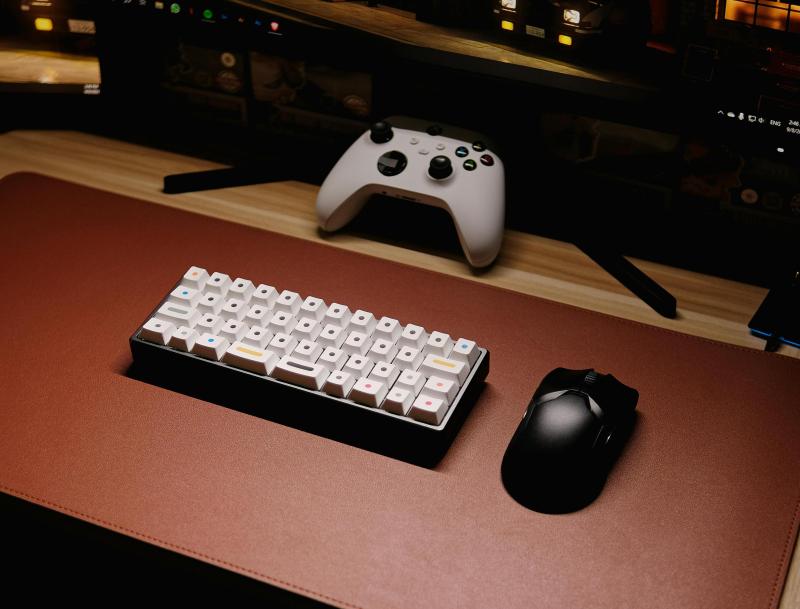 Мир компьютерных аксессуаров для рабочего пространства.